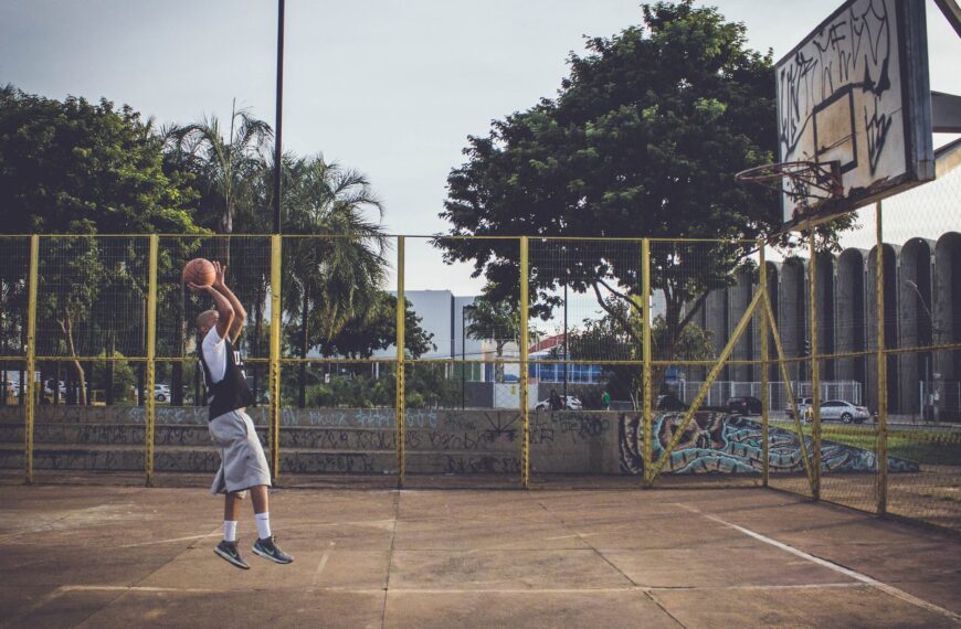 man doing jump shot