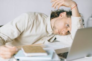 Read more about the article Workplace Burnout : 5 Causes and 6 Ways to Avoid